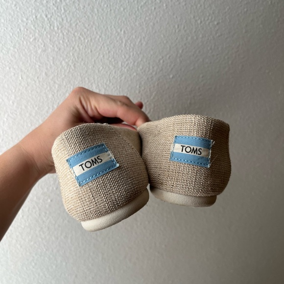 TOMS Women Beige Slip-On Flats - Picture 7 of 7
